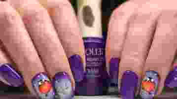 Зимний маникюр на короткие ногти в фиолетовом цвете