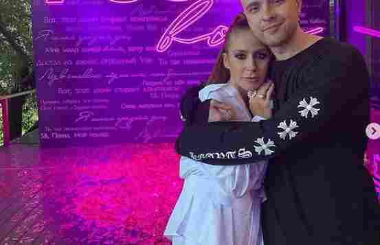 «Идеальная!»: Юлия Барановская в белом наряде пришла на день рождения к Егору Криду