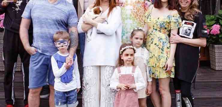 Наталья Подольская опубликовала фото своей большой дружной семьи