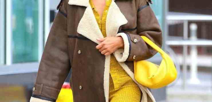 Икона стиля Ирина Шейк даже на прогулке с дочерью по магазинам выглядит шикарно