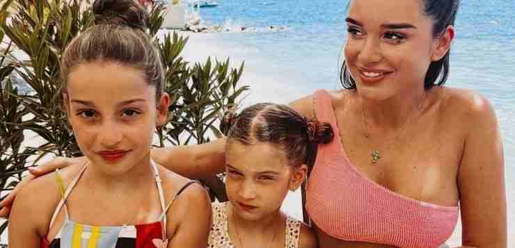 Ксения Бородина с дочками отдыхает на вилле в Турции. 39-летняя телеведущая с дочками отдыхает…