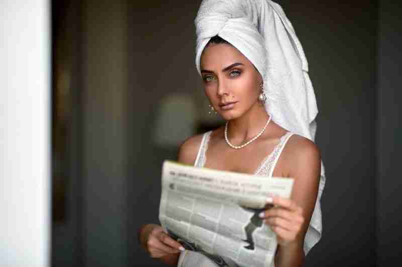 Горячее полотенце, бигуди и косички: как сушить волосы, если нет электричества?