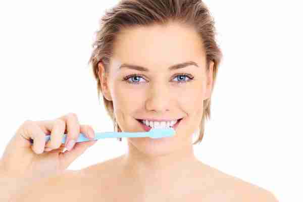Как правильно чистить зубы: учимся ухаживать за ротовой полостью