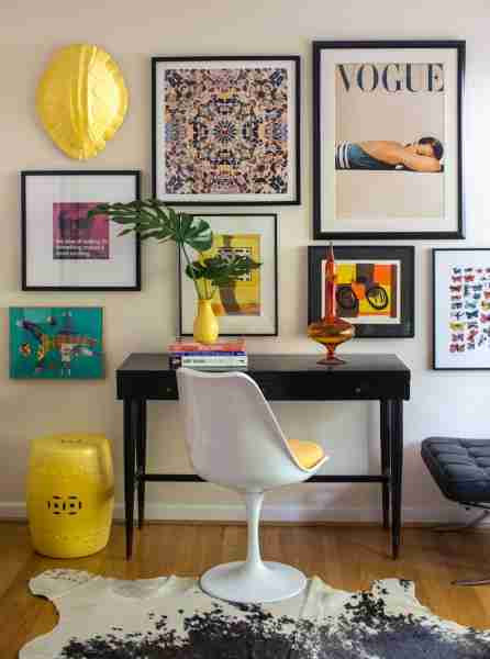 Как красиво развесить картины на стене: 4 золотых правила дизайнеров