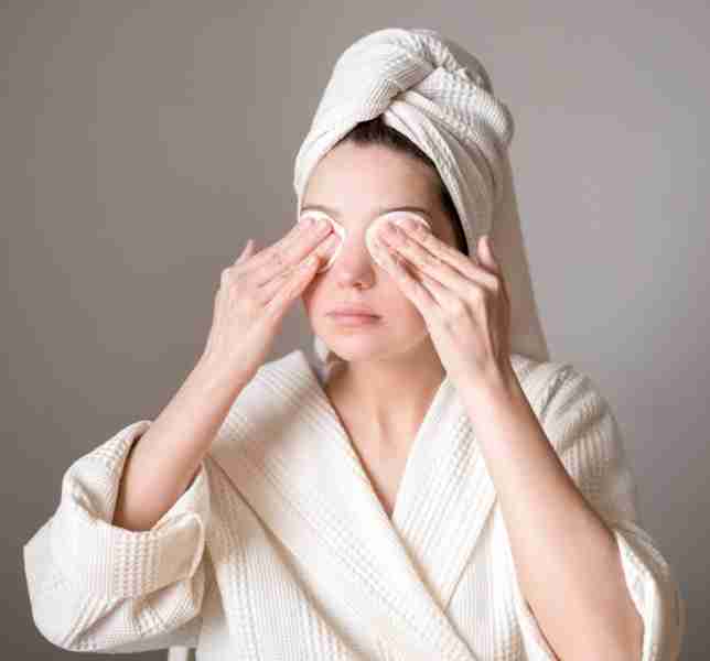 Как позаботиться о нежной коже вокруг глаз: 5 шагов, о которых мы забываем